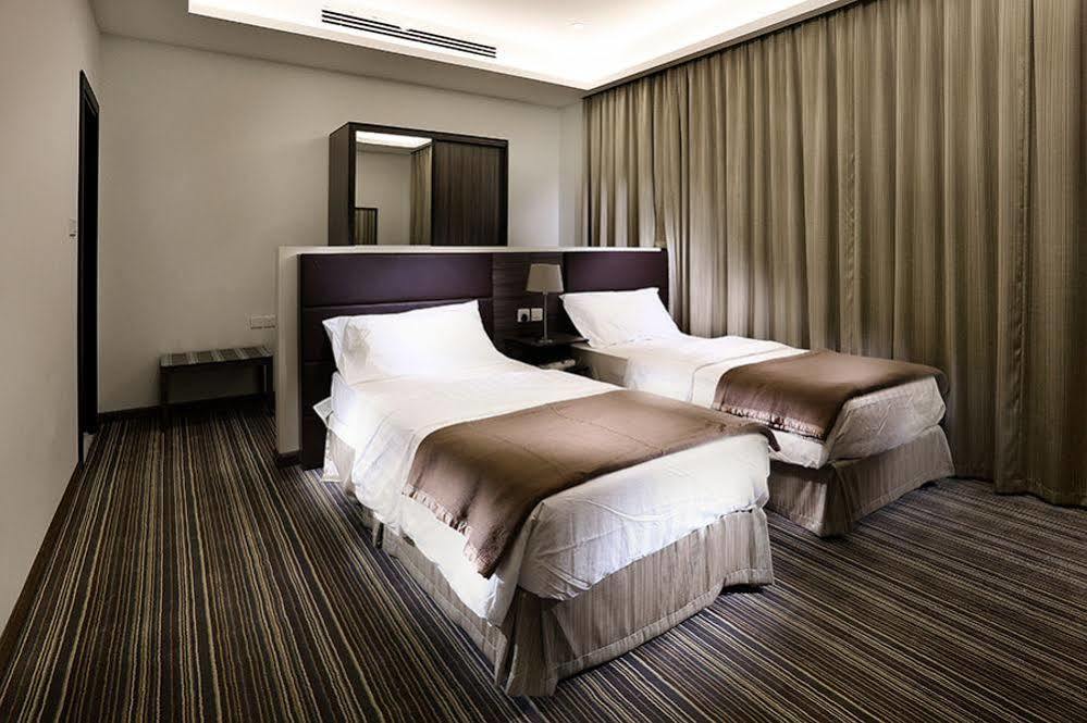 Grand Lily Hotel Suites Ал Хофуф Екстериор снимка